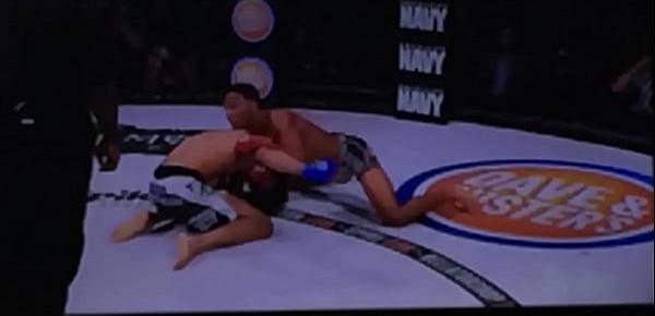  Black fighter rub his bulge on opponent&039;s ass  Luchador negro soba bulto